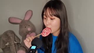 ASMR – 🍭｜吃棒棒糖的声音 _  RABEE